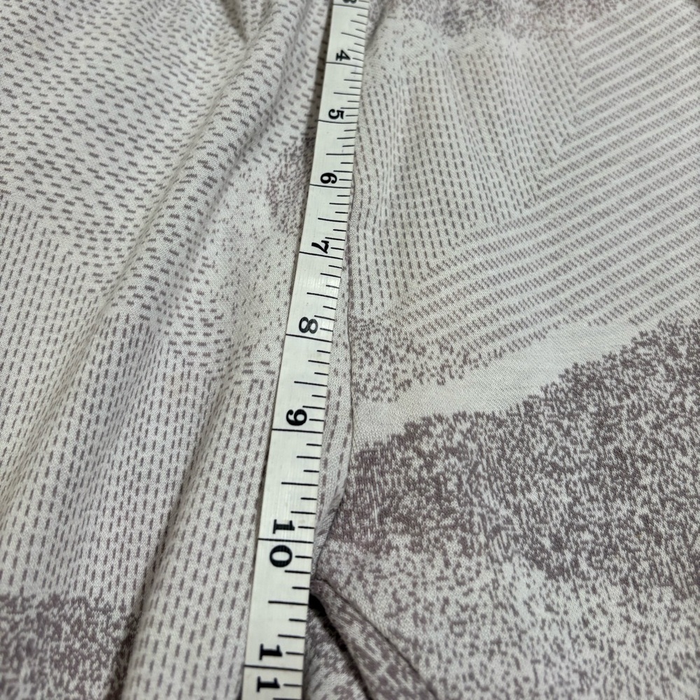 Gymshark Textured Gray and White Pants - Picture 6 of 8